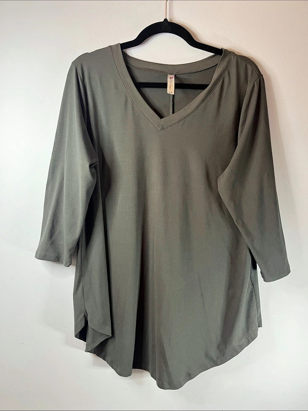 She's Got Leggz Comfort Tee Tunic Women's V-Neck Gray New without tags Large